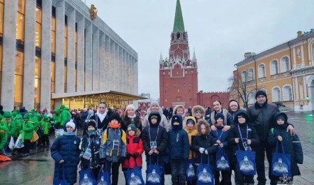 Дети сотрудников МЧС России из приграничных и новых регионов посетили Кремлёвскую ёлку