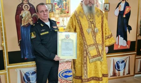 Митрополит Корнилий освятил воинские хоругви в Северодвинске