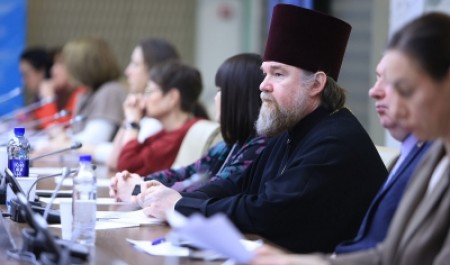 Протоиерей Валерий Суворов на заседании в региональном правительстве напомнил о роли Церкви в сохранении духовных ценностей 