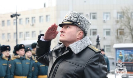 В день 35-летия МЧС России торжественные церемонии возложения цветов к памятникам состоялись во всех регионах