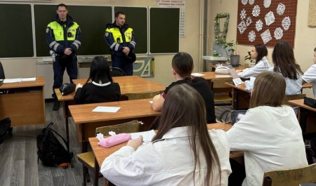 Автоинспекторы провели в школах Коряжмы профилактические беседы по безопасности на дорогах