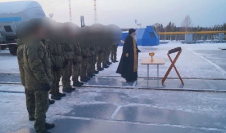 Воины космических войск вознесли молитвы Богу перед пуском ракеты с космодрома Плесецк 