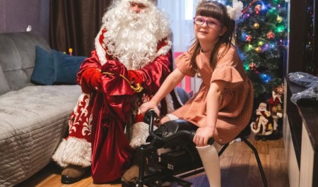 «Елка желаний»: глава региона исполнил мечту восьмилетней Ульяны Захаровой из поселка Талаги