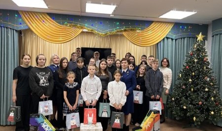 Сотрудники прокуратуры Поморья поздравили с новым годом детей с жизненными сложностями