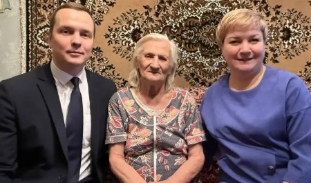 В Новодвинске с наступающим Новым годом поздравили жительницу блокадного Ленинграда Маргариту Львовну Бородину В Новодвинске с наступающим Новым годом поздравили жительницу блокадного Ленинграда Маргариту Львовну Бородину