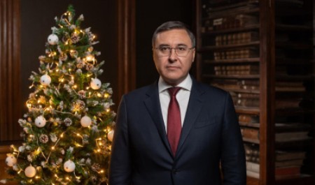 Глава Минобрнауки России Валерий Фальков поздравил с наступающим Новым годом!