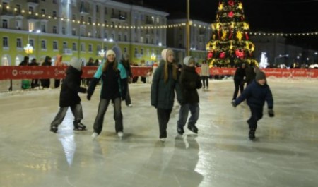 Площадь Победы в Северодвинске превратили в зимний центр отдыха