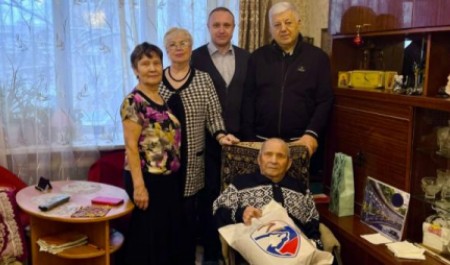 «Живая история Архангельска»: депутаты поздравили ветеранов с Новым годом