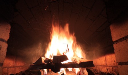 Специалисты МЧС напоминают правила безопасности при эксплуатации печей и электрообогревателей