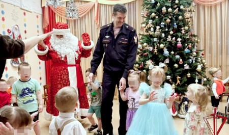 Росгвардейцы города корабелов присоединились к ведомственной акции «Дед Мороз специального назначения»