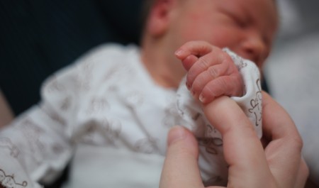 В 2025 году в Архангельской области родились 79 двоен