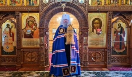 Митрополит Корнилий 1 января совершил богослужение в храме святых апостолов Петра и Павла в Карпогорах 