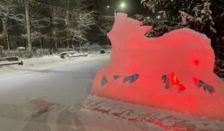 В Архангельской области хулиганы подорвали ледяной символ Нового года