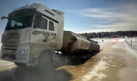 Большегруз-нарушитель вновь оставил жителей Мезени без ледовой переправы