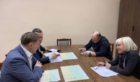 Участник кадровой программы «Защитники. Под крылом Архангела» Сергей Поляков изучает работу транспортной службы Участник кадровой программы «Защитники. Под крылом Архангела» Сергей Поляков изучает работу транспортной службы