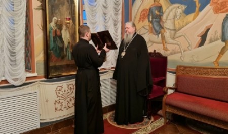 Митрополит Корнилий молился за богослужением в канун Рождественского сочельника Митрополит Корнилий молился за богослужением в канун Рождественского сочельника