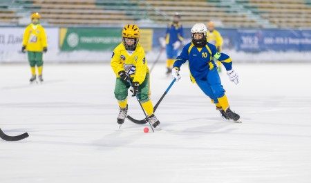 В Архангельске стартовал всероссийский турнир по хоккею с мячом