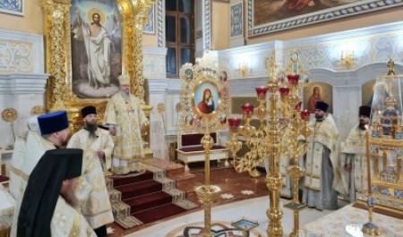 Митрополит Корнилий в праздник Рождества Христова совершил Божественную литургию в Архангельске 