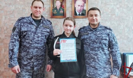 В Коряжме кадеты поздравили с Новым годом сотрудников Росгвардии