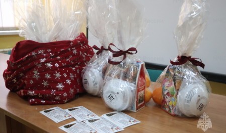 Сотни тысяч пожарных извещателей установили в домах россиян сотрудники МЧС России в 2025 году