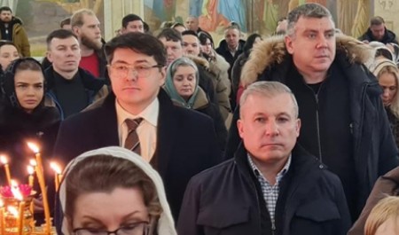 Чиновники и депутаты встретили Рождество в храме Архангельска вместе с прихожанами