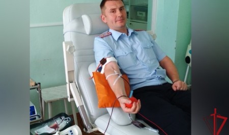 В Котласе служит сотрудник Росгвардии с 25-летним донорским стажем