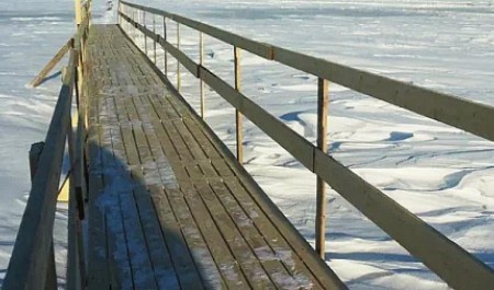 В Архангельске открыли пешеходную ледовую переправу на Кегостров