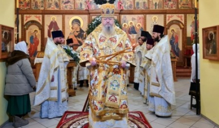 Митрополит Корнилий 10 января совершил Божественную литургию в Новодвинске 