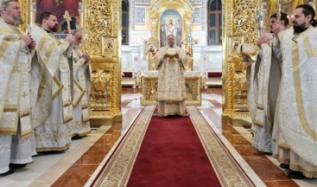 Митрополит Корнилий 11 января совершил Божественную литургию в кафедральном соборе Архангельска 