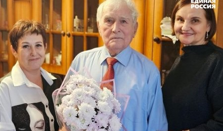 В Архангельской области "Единая Россия" поздравила с Новым годом ветеранов ВОВ