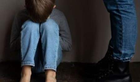 Мать из Архангельска пожаловалась на любовника, избивавшего ее детей