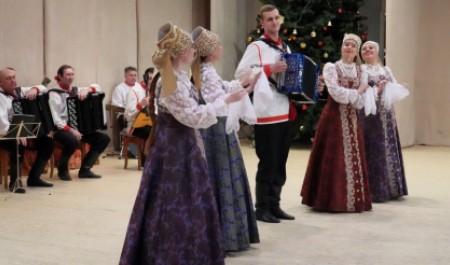 В Архангельске Северный народный хор выступил перед детьми росгвардейцев – участников СВО из Санкт-Петербурга