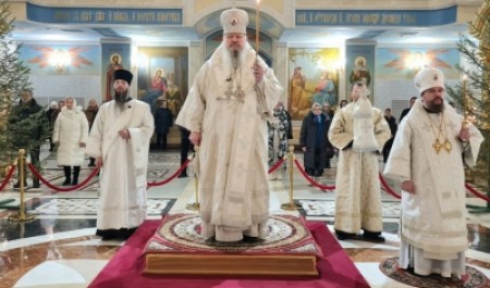 Митрополит Корнилий совершил всенощное бдение в канун праздника Обрезания Господня