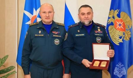 Начальнику ГУ МЧС России по Чеченской Республике присвоено звание генерал-лейтенант внутренней службы