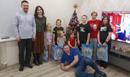 Архангельская православная молодежь собрала рождественские подарки для почти трех десятков многодетных семей 