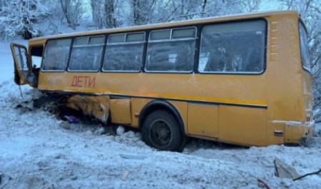 Автобус с детьми попал в жесткое ДТП с несколькими авто на трассе под Архангельском
