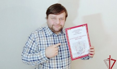 Офицер Росгвардии поздравил архангельских журналистов с профессиональным праздником