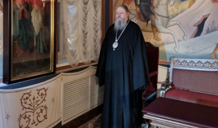 Митрополит Корнилий 16 января молился за богослужением в храме на архиерейском подворье 