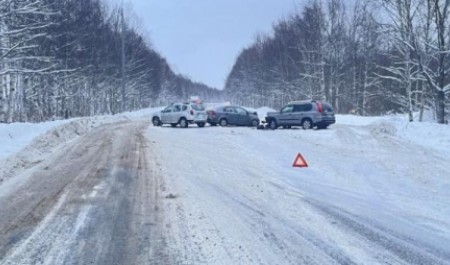 Жесткая авария на подъезде к Северодвинску отправила в больницу четверых