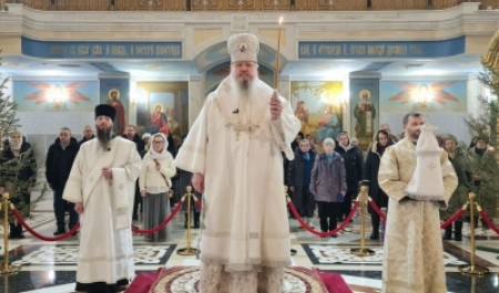 Митрополит Корнилий совершил всенощное бдение в канун праздника Крещения Господня 