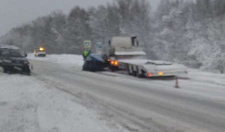 «Рено» зажало между УАЗом и КамАЗом на трассе под Северодвинском