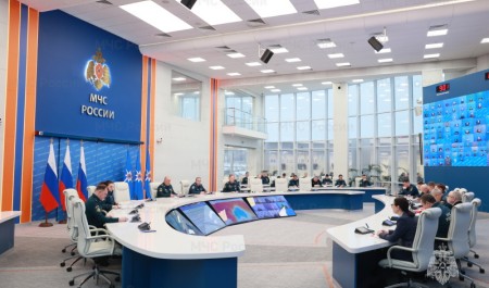 МЧС России: порядка 12 тыс. спасателей обеспечивают безопасность крещенских купаний