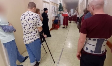 «Был болен, и вы посетили Меня…» Северодвинская воскресная школа навестила пациентов военного госпиталя 