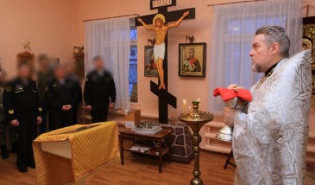 В Крещение Господне Божественную литургию совершили в воинском храме моряков-подводников в Северодвинске 