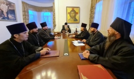 Митрополит Корнилий возглавил совещание в епархиальном управлении 