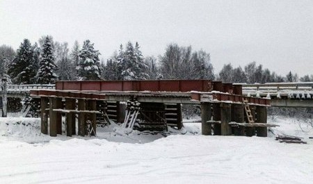 В Красноборском округе идёт капитальный ремонт моста через реку Лахому