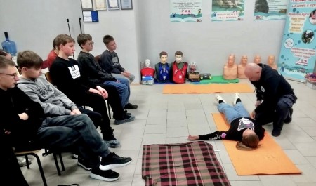 В Северодвинске для подростков проводят занятия по оказанию первой помощи