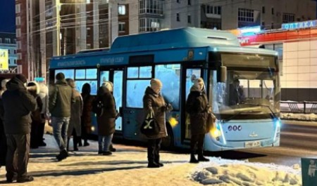 Архангельских пассажиров напугал запах дыма в автобусе: перевозчик объяснил ЧП