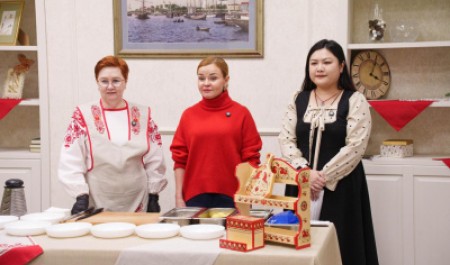 «Сельдь под шубой» научились готовить участники зимней школы русского языка и культуры