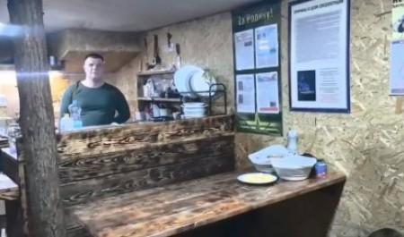 Бойцы из Архангельска превратили пищеблок в островок уюта